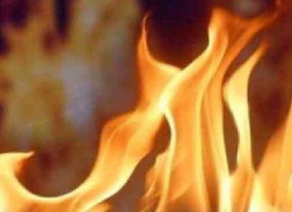 මහ රෑ නිවාස පෙළක හටගත් ගින්න