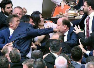 තුර්කි පාර්ලිමේන්තුවේ මන්ත්රීවරුන් ගුටි ඇන ගනිති